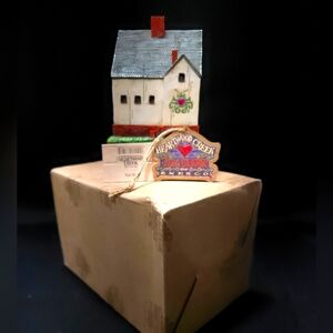 Jim shore Heart wood creek figurine. "Salt box"  made in 2004